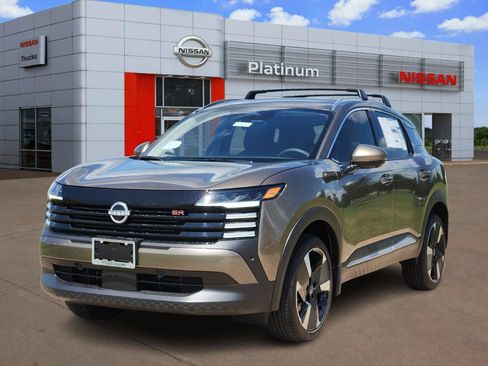 Used 2025 Nissan Kicks SR FWD image 2