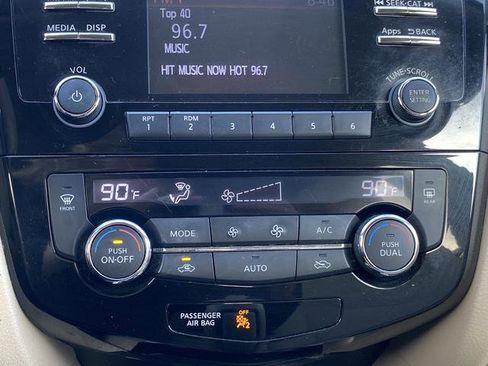 Used 2014 Nissan Rogue SV image 11