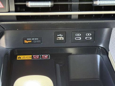 Used 2025 Toyota Camry SE FWD image 18