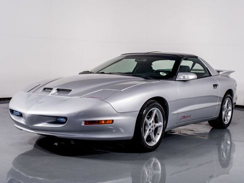 Used 1997 Pontiac Firebird Formula image 25