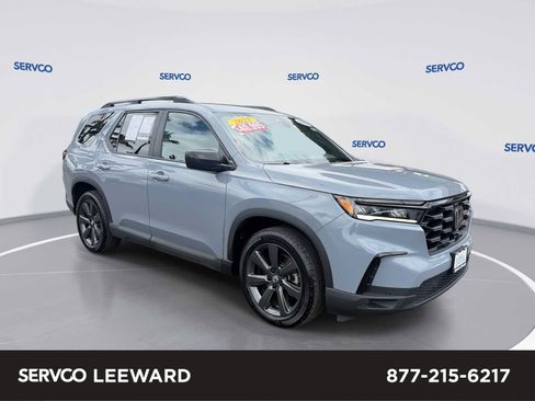 Used 2025 Honda Pilot Sport image 1