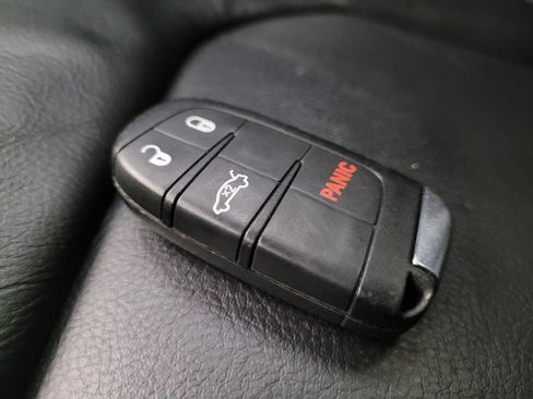 Used 2017 Jeep Renegade Limited image 32