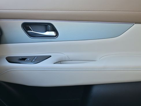 Certified 2025 Nissan Murano Platinum w/ Cargo Package image 32