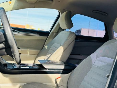 Used 2017 Ford Fusion SE image 9