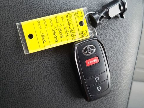 Used 2024 Toyota Tacoma TRD Off-Road image 17