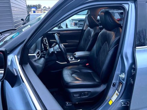 Certified 2022 Toyota Highlander Platinum image 8