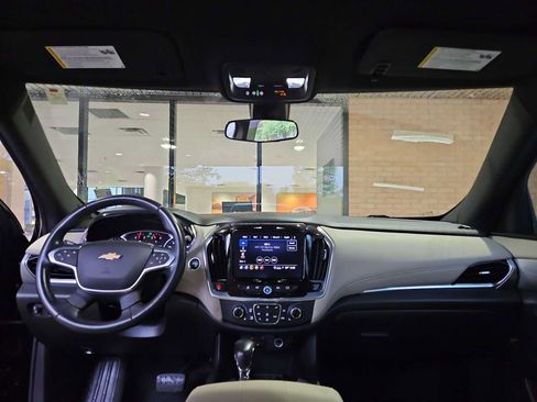 Used 2022 Chevrolet Traverse LT FWD image 28