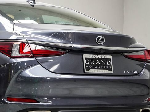 Used 2025 Lexus ES 350 w/ Premium Package image 13