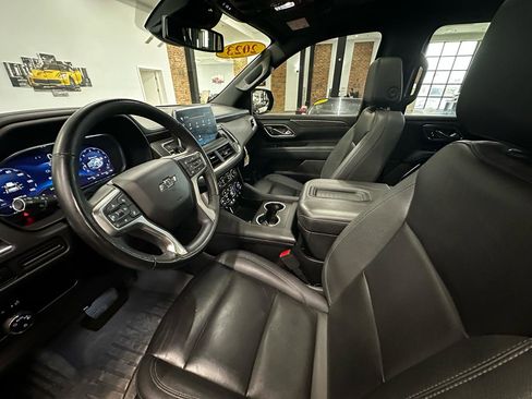 Used 2023 Chevrolet Suburban Z71 w/ Luxury Package AWD/4WD image 12