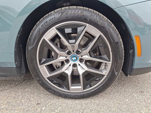 Used 2025 BMW i5 xDrive40 w/ Premium Package image 8