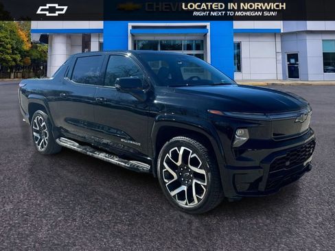 Certified 2025 Chevrolet Silverado EV RST AWD/4WD image 3
