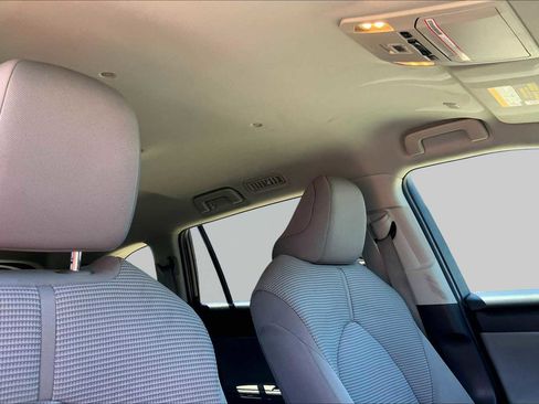 Used 2023 Toyota Highlander LE FWD image 14
