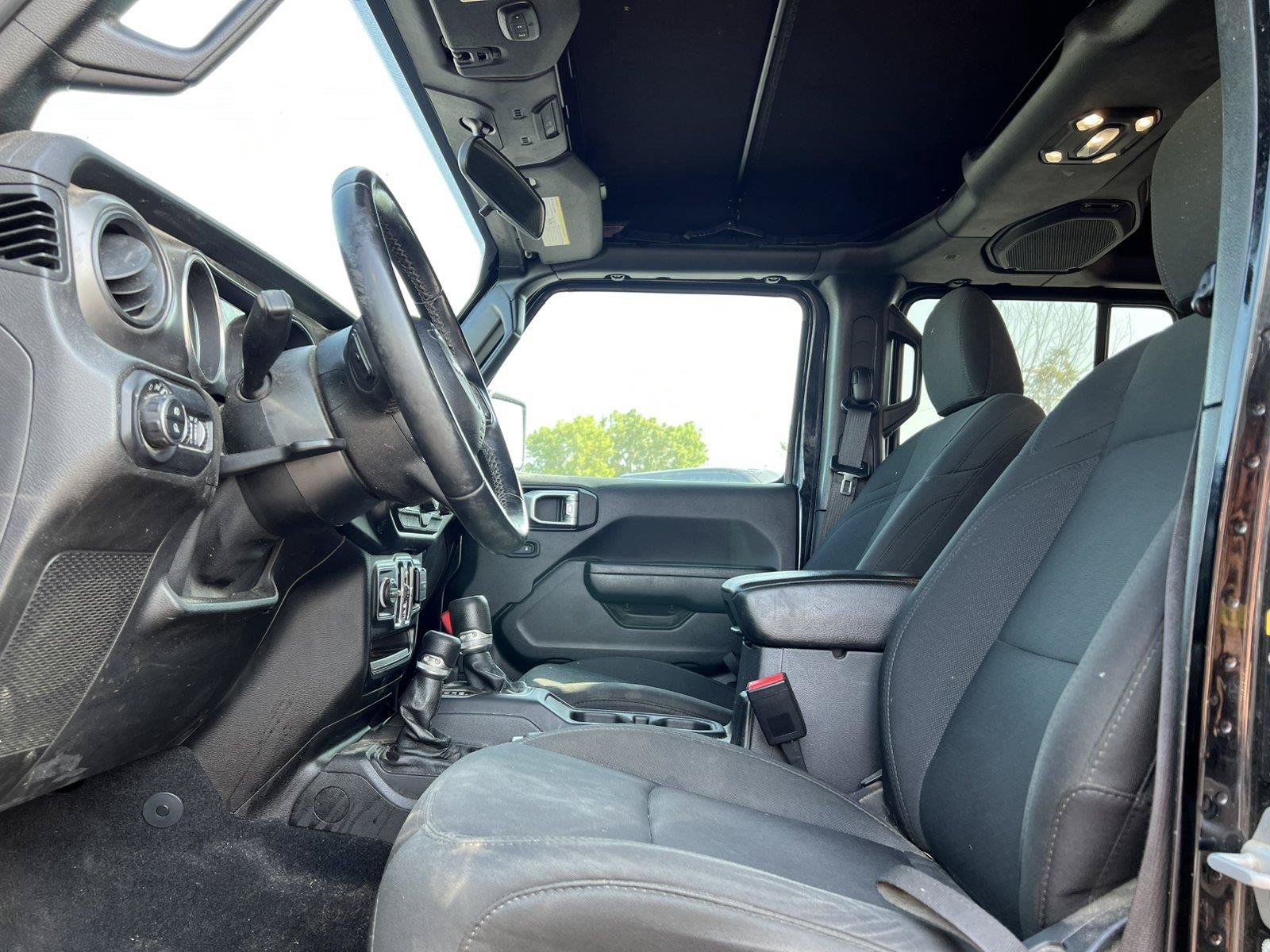 Used 2022 Jeep Gladiator Sport AWD/4WD image 3