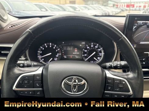 Used 2020 Toyota Highlander Platinum image 31