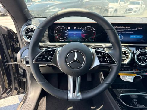 Used 2025 Mercedes-Benz CLA 250 image 22