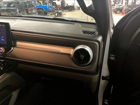 Used 2024 Chevrolet Colorado LT w/ LT Convenience Package AWD/4WD image 13