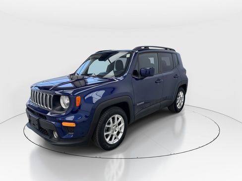 Used 2020 Jeep Renegade Latitude w/ UConnect 8.4 Nav Group image 3