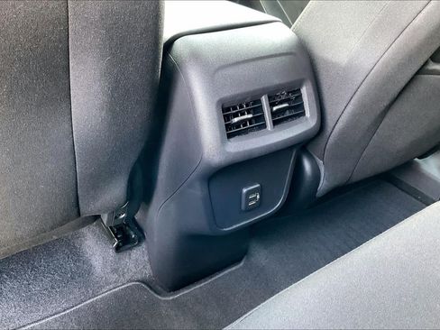 Used 2024 Chevrolet Equinox LT FWD image 33