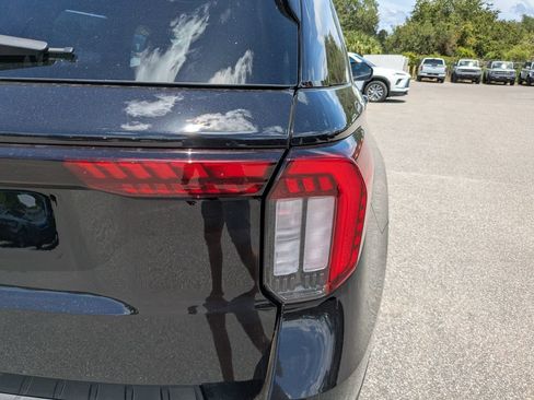 Used 2026 Ford Explorer Platinum RWD image 12