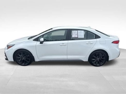 Used 2026 Toyota Corolla SE FWD image 2