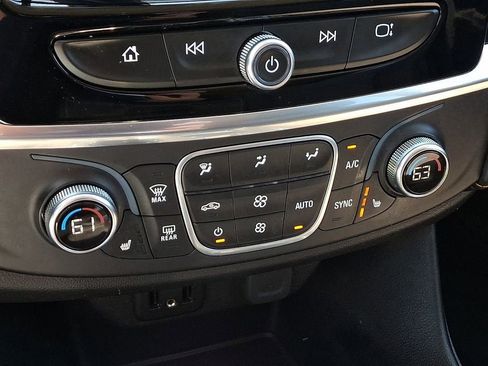 Certified 2019 Chevrolet Traverse LT FWD image 17