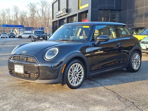 Used 2025 MINI Cooper 2-Door Hardtop image 3