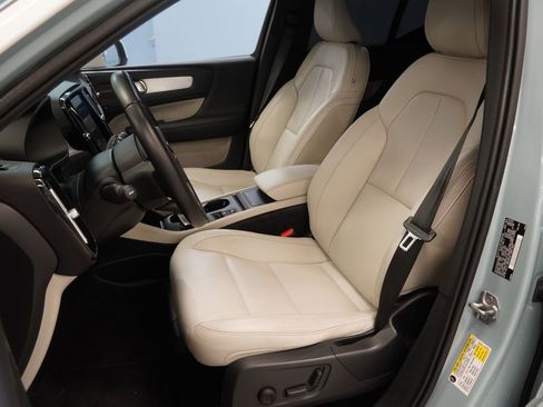 Used 2019 Volvo XC40 T5 Momentum AWD/4WD image 3