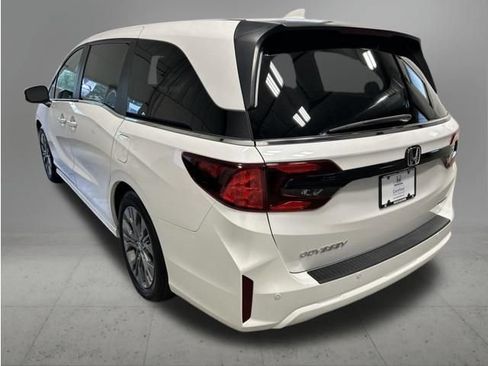 Certified 2026 Honda Odyssey Touring image 4