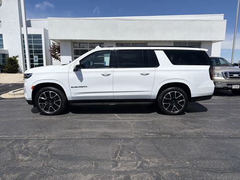Used 2024 Chevrolet Suburban RST w/ Luxury Package AWD/4WD image 17