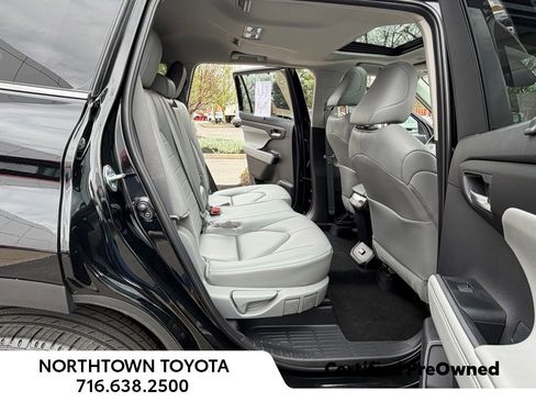 Used 2026 Toyota Highlander XLE image 16