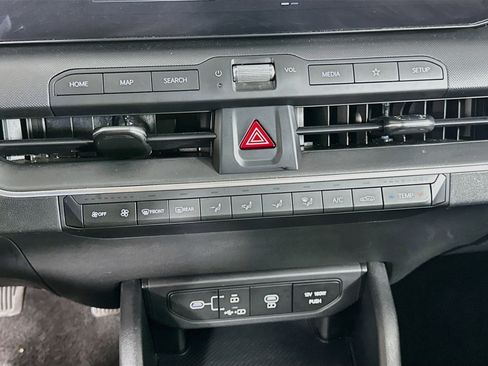 Used 2025 Kia K4 FWD image 23