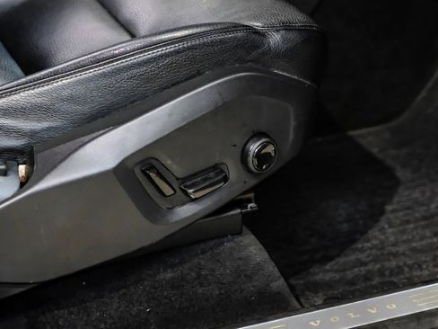 Used 2017 Volvo XC90 T6 Momentum w/ Vision Package image 39