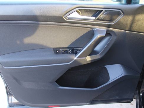 Used 2020 Volkswagen Tiguan S image 11