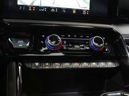 Used 2024 GMC Sierra 2500 AT4X image 82