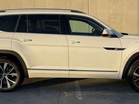 Used 2025 Volkswagen Atlas SEL Premium R-Line image 3