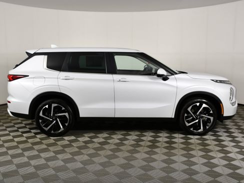 Used 2023 Mitsubishi Outlander SE AWD/4WD image 5