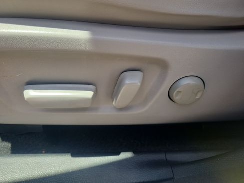 Used 2017 Toyota Highlander XLE FWD image 14