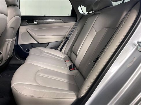 Used 2019 Hyundai Sonata Limited w/ Ultimate Package 02 FWD image 3