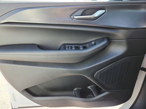 New 2025 Jeep Grand Cherokee Altitude image 13