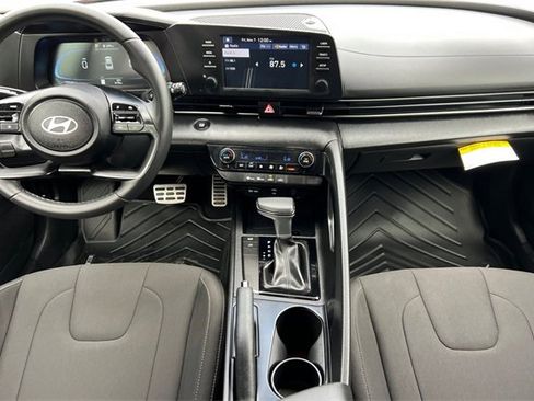 Used 2025 Hyundai Elantra Sport image 17
