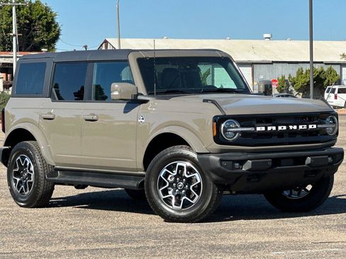 New 2025 Ford Bronco Outer Banks image 1
