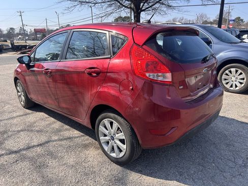 Used 2013 Ford Fiesta SE FWD image 6