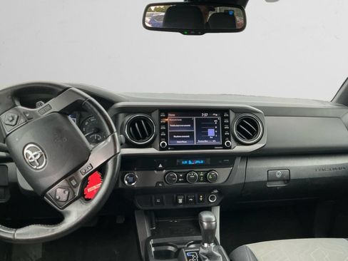 Used 2022 Toyota Tacoma TRD Off-Road RWD image 11