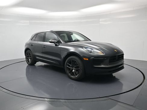 Used 2023 Porsche Macan Turbo AWD/4WD image 32