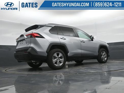 Used 2025 Toyota RAV4 XLE AWD/4WD image 36