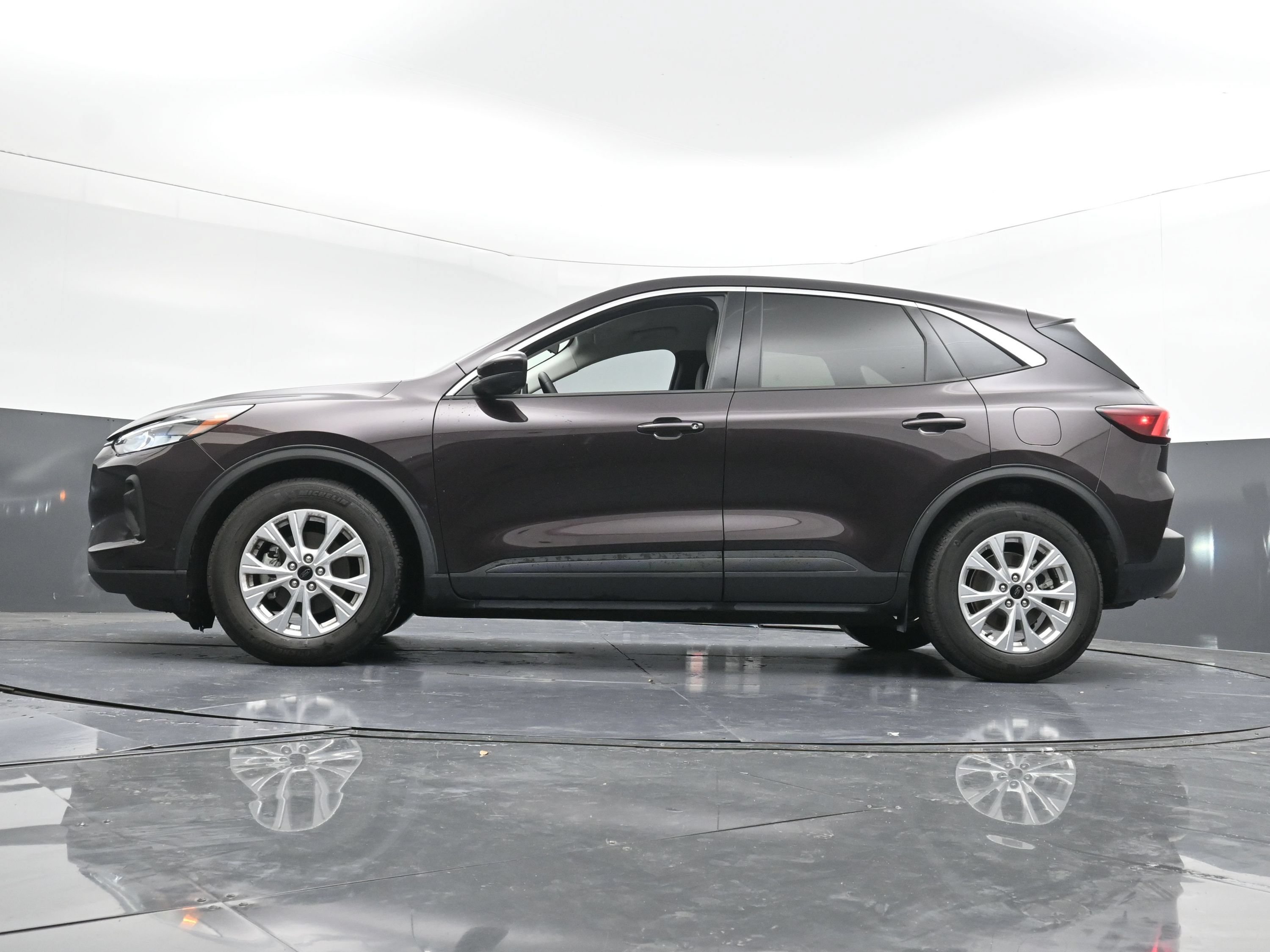 Used 2023 Ford Escape Active w/ Tech Pack #2 FWD image 27