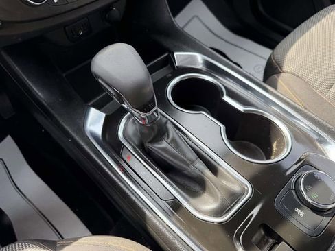 Used 2021 Chevrolet Traverse LT image 24