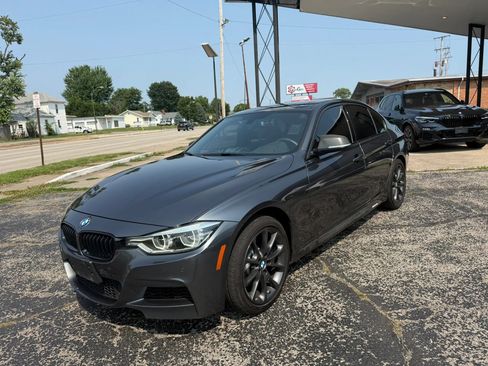 Used 2017 BMW 340i xDrive Sedan w/ Technology Package AWD/4WD image 4