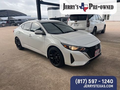 Used 2025 Nissan Sentra SV image 2