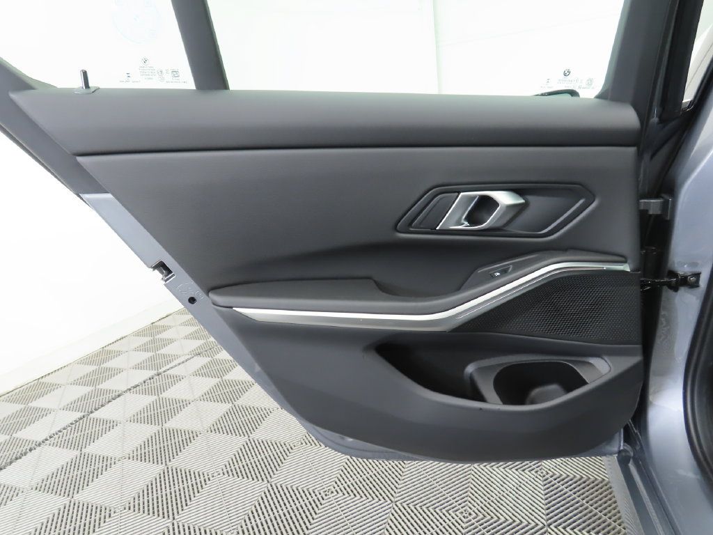 Used 2026 BMW 330i Sedan w/ Convenience Package RWD image 26